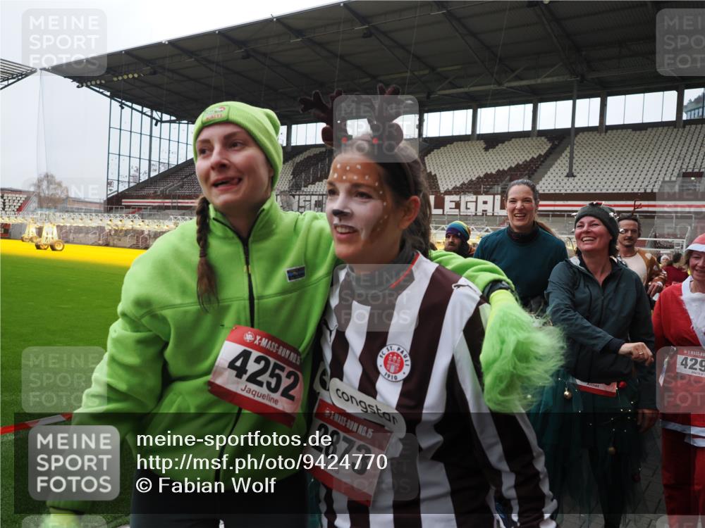 07.12.2025 - St. Pauli X-Mass-Run No. 15 Fabian Wolf http://msf.ph/oto/9424770 07.12.2025 12:08:58 Ziel 586, 643, 775, 807, 1270, 1405, 1652, 1653, 1685, 1901, 2414, 2731, 3230, 3233, 4086, 4137, 4138, 4294, 4295, 4297, 4429, 4720 meine-sportfotos.de