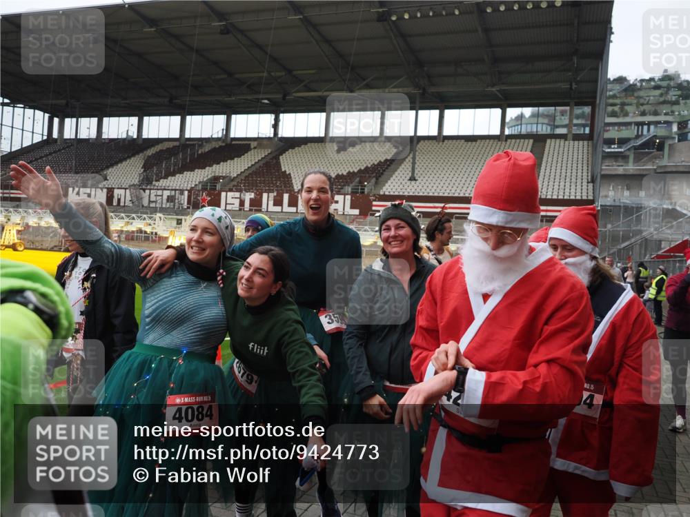 07.12.2025 - St. Pauli X-Mass-Run No. 15 Fabian Wolf http://msf.ph/oto/9424773 07.12.2025 12:08:59 Ziel 586, 643, 775, 807, 1405, 1652, 1653, 1685, 1901, 2414, 2731, 3230, 3233, 4137, 4138, 4294, 4295, 4297, 4720 meine-sportfotos.de