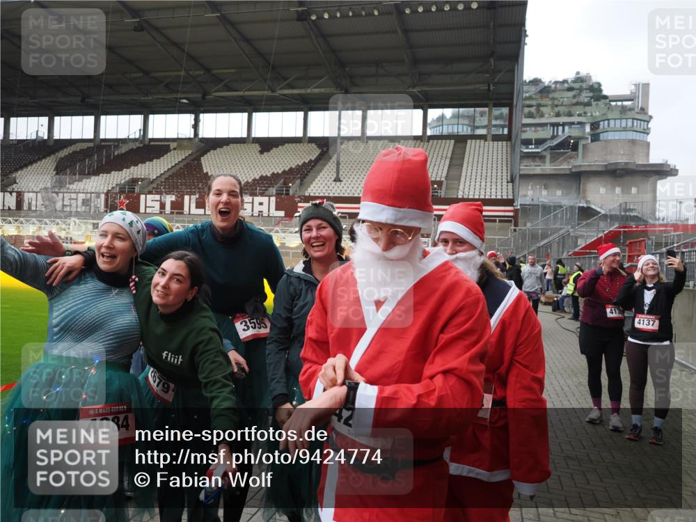 07.12.2025 - St. Pauli X-Mass-Run No. 15 Fabian Wolf http://msf.ph/oto/9424774 07.12.2025 12:08:59 Ziel 586, 643, 775, 807, 1405, 1652, 1653, 1685, 1901, 2414, 2731, 3230, 3233, 4137, 4138, 4294, 4295, 4297, 4720 meine-sportfotos.de