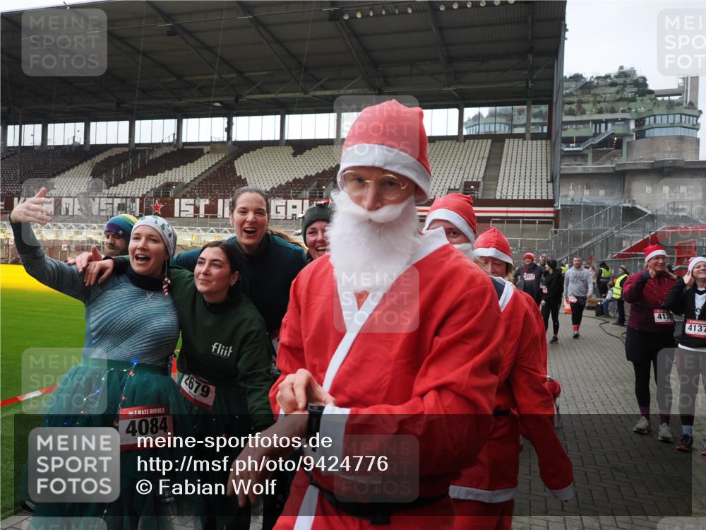 07.12.2025 - St. Pauli X-Mass-Run No. 15 Fabian Wolf http://msf.ph/oto/9424776 07.12.2025 12:09:00 Ziel 586, 643, 775, 807, 1405, 1652, 1653, 1685, 1901, 2414, 2731, 3230, 3233, 4137, 4138, 4294, 4720 meine-sportfotos.de
