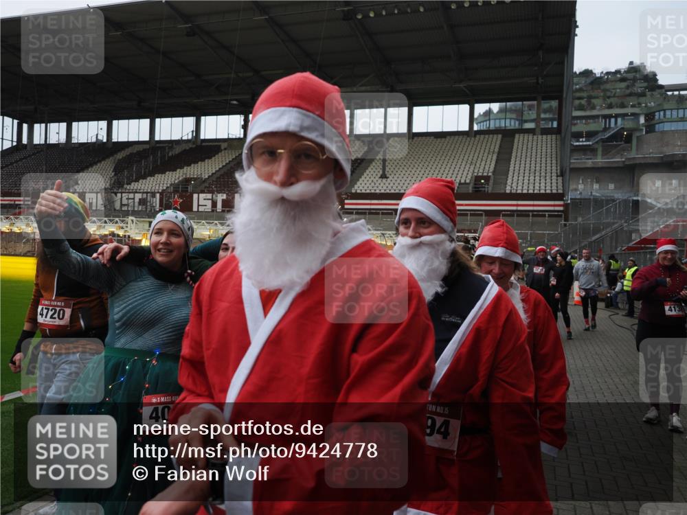 07.12.2025 - St. Pauli X-Mass-Run No. 15 Fabian Wolf http://msf.ph/oto/9424778 07.12.2025 12:09:00 Ziel 586, 643, 775, 807, 1405, 1652, 1653, 1685, 1901, 2414, 2731, 3230, 3233, 4137, 4138, 4294, 4720 meine-sportfotos.de