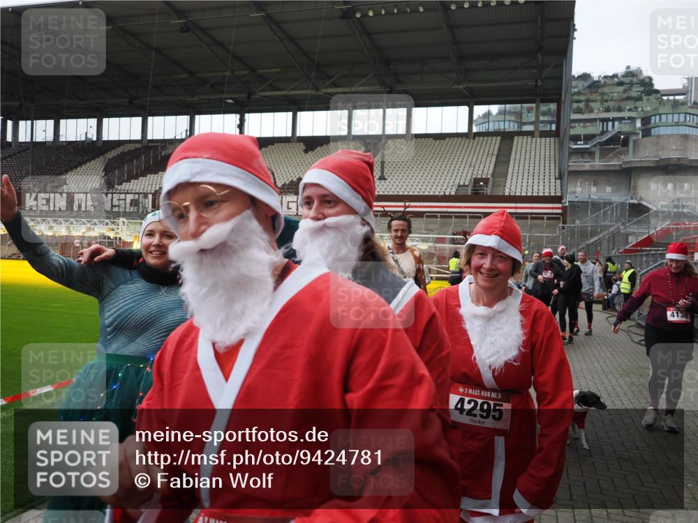 07.12.2025 - St. Pauli X-Mass-Run No. 15 Fabian Wolf http://msf.ph/oto/9424781 07.12.2025 12:09:01 Ziel 586, 643, 775, 807, 1405, 1652, 1653, 1685, 1901, 2414, 2731, 3230, 3233, 4137, 4138, 4720 meine-sportfotos.de