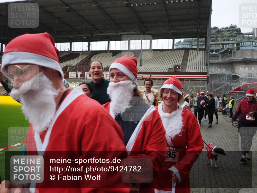 07.12.2025 - St. Pauli X-Mass-Run No. 15 Fabian Wolf http://msf.ph/oto/9424782 07.12.2025 12:09:01 Ziel 586, 643, 775, 807, 1405, 1652, 1653, 1685, 1901, 2414, 2731, 3230, 3233, 4137, 4138, 4720 meine-sportfotos.de