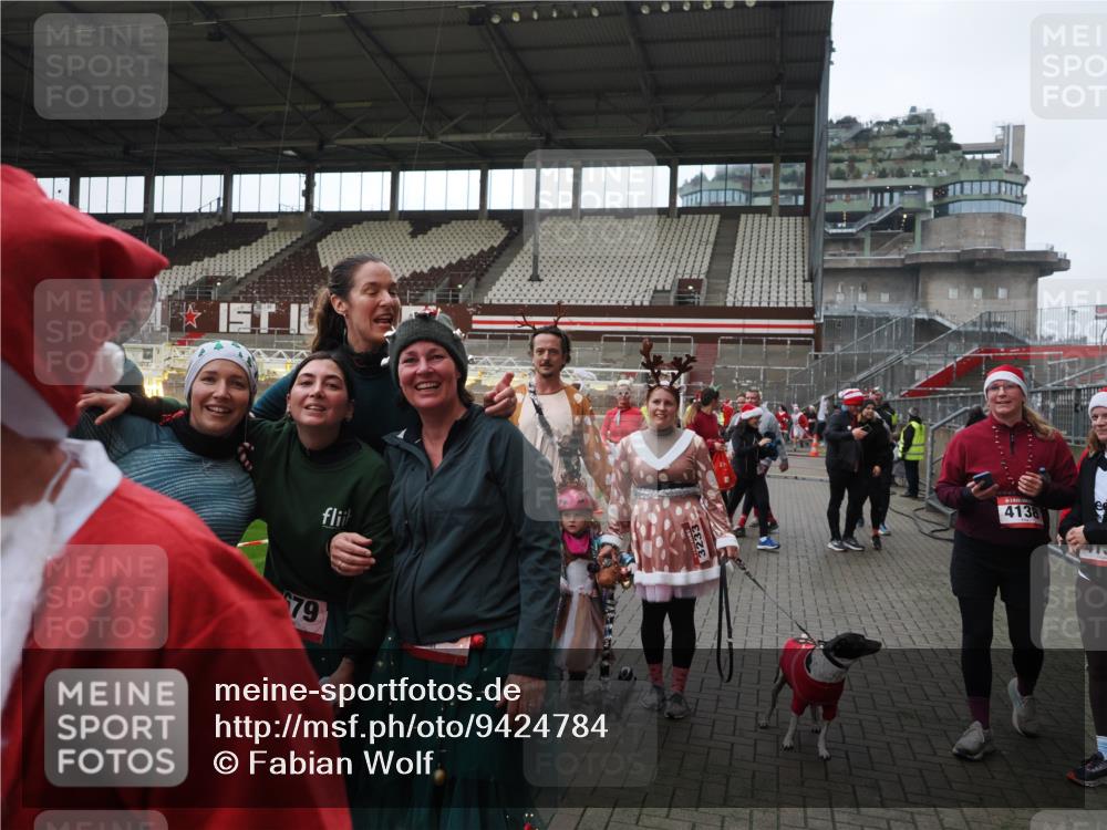 07.12.2025 - St. Pauli X-Mass-Run No. 15 Fabian Wolf http://msf.ph/oto/9424784 07.12.2025 12:09:03 Ziel 586, 643, 775, 807, 1405, 1652, 1653, 1685, 1901, 2414, 2731, 3233, 4720 meine-sportfotos.de