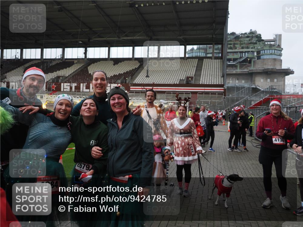 07.12.2025 - St. Pauli X-Mass-Run No. 15 Fabian Wolf http://msf.ph/oto/9424785 07.12.2025 12:09:03 Ziel 586, 643, 775, 807, 1405, 1652, 1653, 1685, 1901, 2414, 2731, 3233, 4720 meine-sportfotos.de