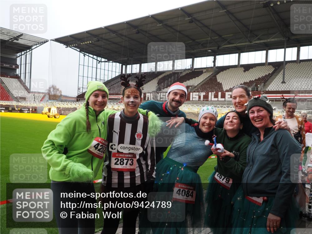 07.12.2025 - St. Pauli X-Mass-Run No. 15 Fabian Wolf http://msf.ph/oto/9424789 07.12.2025 12:09:04 Ziel 643, 775, 807, 1405, 1652, 1653, 1685, 1901, 2414, 2731, 4720 meine-sportfotos.de