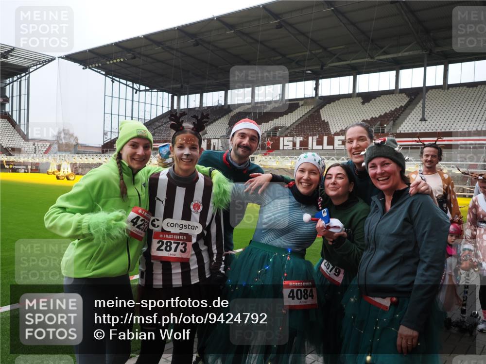 07.12.2025 - St. Pauli X-Mass-Run No. 15 Fabian Wolf http://msf.ph/oto/9424792 07.12.2025 12:09:05 Ziel 643, 775, 807, 1405, 1652, 1653, 1685, 2414, 2731 meine-sportfotos.de