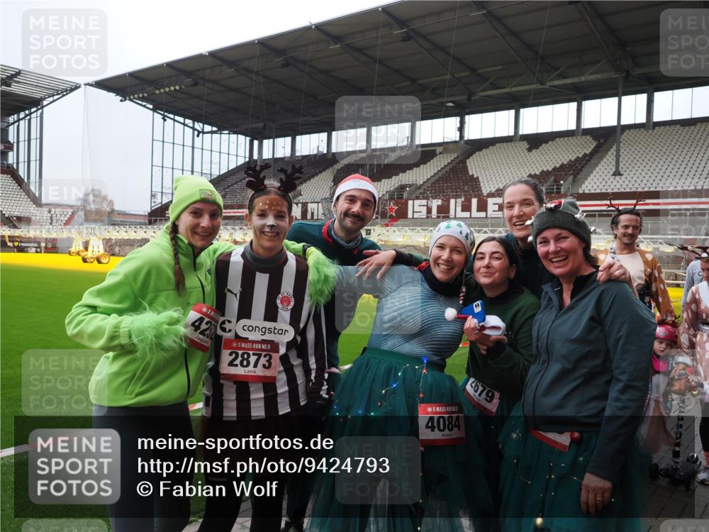 07.12.2025 - St. Pauli X-Mass-Run No. 15 Fabian Wolf http://msf.ph/oto/9424793 07.12.2025 12:09:05 Ziel 643, 775, 807, 1405, 1652, 1653, 1685, 2414, 2731 meine-sportfotos.de