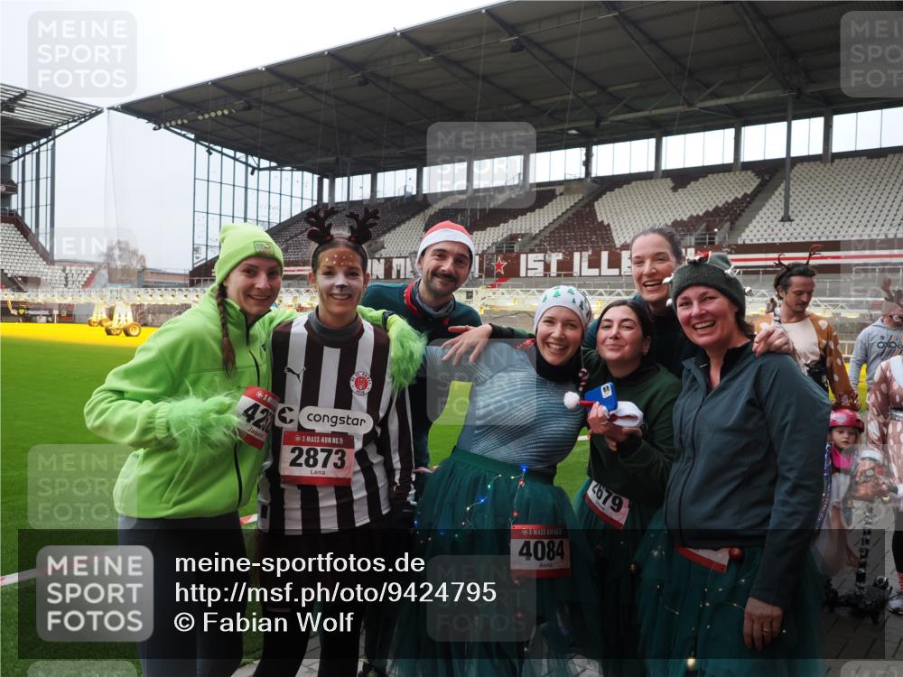 07.12.2025 - St. Pauli X-Mass-Run No. 15 Fabian Wolf http://msf.ph/oto/9424795 07.12.2025 12:09:06 Ziel 643, 775, 807, 1405, 1652, 1653, 1685, 2414, 2731, 4196, 4197, 4198 meine-sportfotos.de