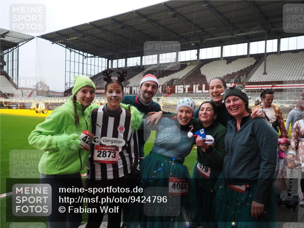 07.12.2025 - St. Pauli X-Mass-Run No. 15 Fabian Wolf http://msf.ph/oto/9424796 07.12.2025 12:09:06 Ziel 643, 775, 807, 1405, 1652, 1653, 1685, 2414, 2731, 4196, 4197, 4198 meine-sportfotos.de