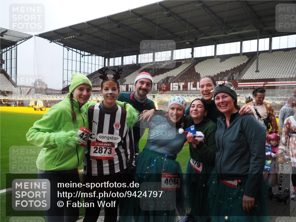 07.12.2025 - St. Pauli X-Mass-Run No. 15 Fabian Wolf http://msf.ph/oto/9424797 07.12.2025 12:09:06 Ziel 643, 775, 807, 1405, 1652, 1653, 1685, 2414, 2731, 4196, 4197, 4198 meine-sportfotos.de