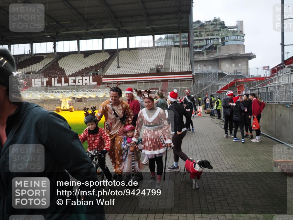 07.12.2025 - St. Pauli X-Mass-Run No. 15 Fabian Wolf http://msf.ph/oto/9424799 07.12.2025 12:09:09 Ziel 643, 775, 807, 1405, 1652, 1653, 1685, 2414, 2731, 3947, 3966, 4196, 4197, 4198, 4267, 4282, 4283 meine-sportfotos.de