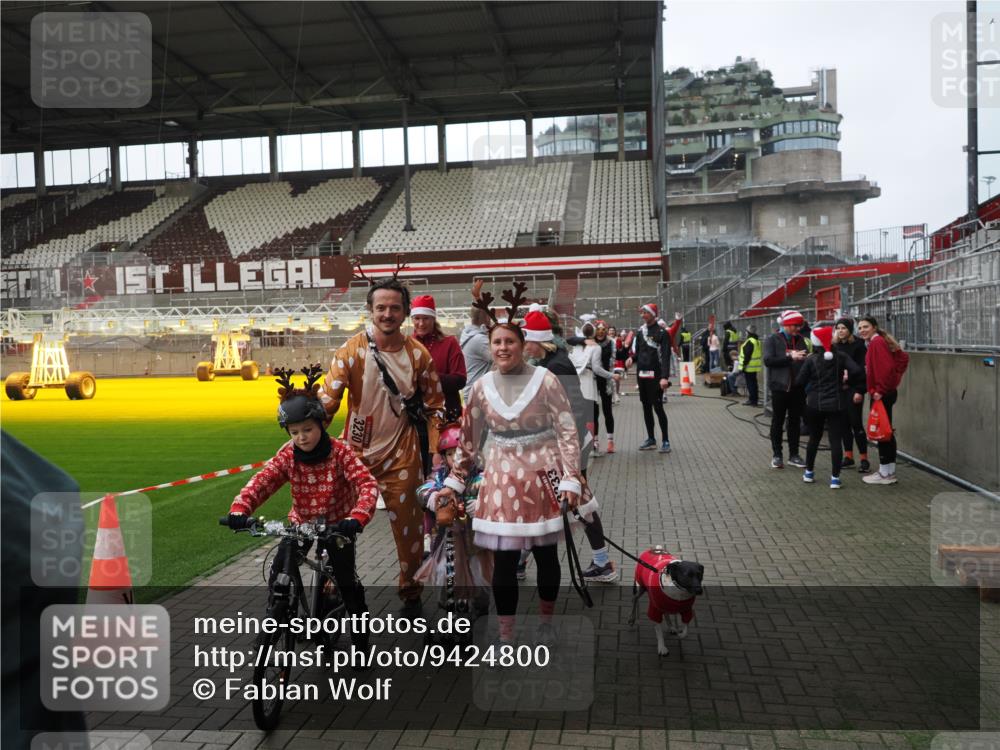07.12.2025 - St. Pauli X-Mass-Run No. 15 Fabian Wolf http://msf.ph/oto/9424800 07.12.2025 12:09:09 Ziel 643, 775, 807, 1405, 1652, 1653, 1685, 2414, 2731, 3947, 3966, 4196, 4197, 4198, 4267, 4282, 4283 meine-sportfotos.de