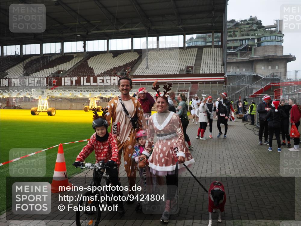 07.12.2025 - St. Pauli X-Mass-Run No. 15 Fabian Wolf http://msf.ph/oto/9424804 07.12.2025 12:09:10 Ziel 138, 643, 775, 807, 1405, 1652, 1653, 2009, 2731, 3947, 3966, 4196, 4197, 4198, 4267, 4282, 4283 meine-sportfotos.de