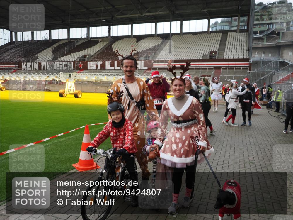 07.12.2025 - St. Pauli X-Mass-Run No. 15 Fabian Wolf http://msf.ph/oto/9424807 07.12.2025 12:09:11 Ziel 138, 643, 775, 807, 1405, 1652, 1653, 2009, 2731, 3538, 3947, 3955, 3966, 4196, 4197, 4198, 4267, 4282, 4283 meine-sportfotos.de