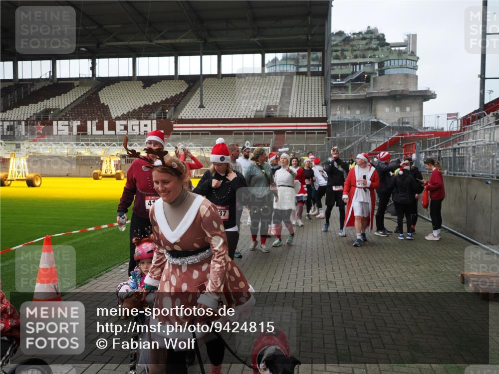07.12.2025 - St. Pauli X-Mass-Run No. 15 Fabian Wolf http://msf.ph/oto/9424815 07.12.2025 12:09:15 Ziel 138, 775, 807, 1725, 1727, 2009, 3538, 3947, 3955, 3966, 4196, 4197, 4198, 4267, 4282, 4283 meine-sportfotos.de