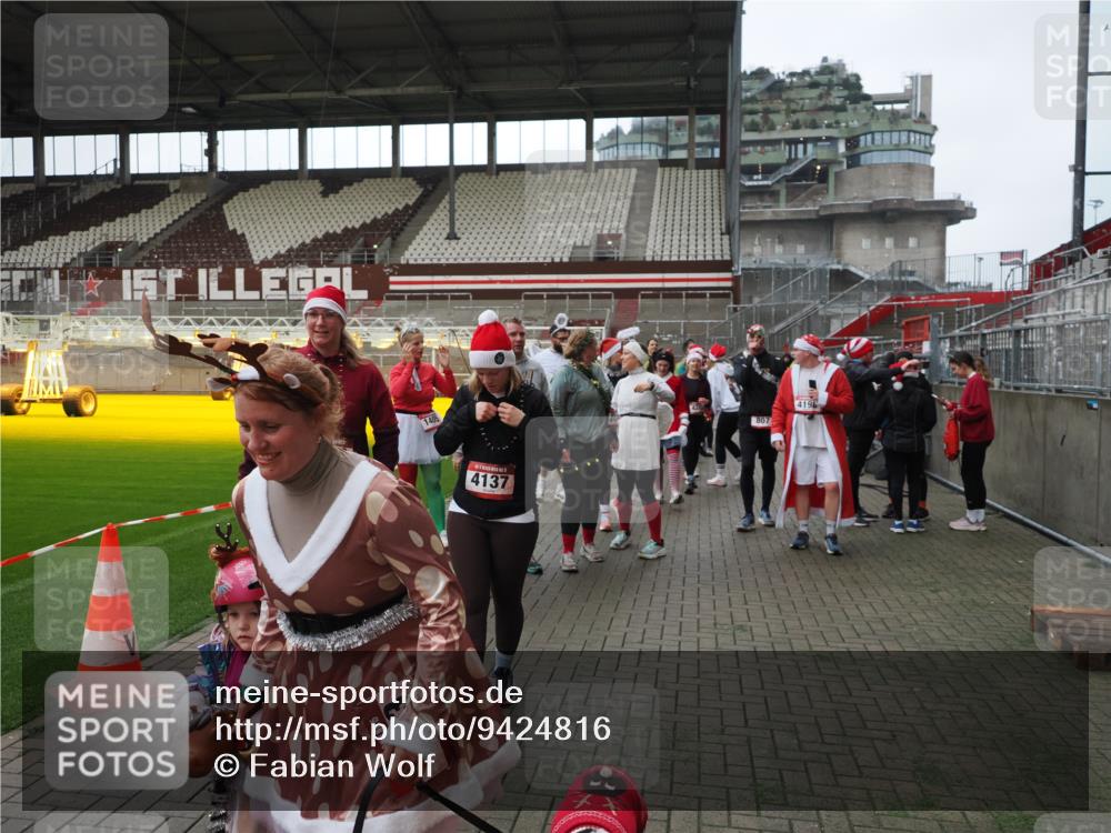 07.12.2025 - St. Pauli X-Mass-Run No. 15 Fabian Wolf http://msf.ph/oto/9424816 07.12.2025 12:09:16 Ziel 138, 775, 807, 1725, 1727, 2009, 3538, 3947, 3955, 3966, 4196, 4197, 4198, 4267, 4282, 4283 meine-sportfotos.de