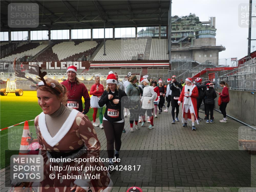 07.12.2025 - St. Pauli X-Mass-Run No. 15 Fabian Wolf http://msf.ph/oto/9424817 07.12.2025 12:09:16 Ziel 138, 775, 807, 1725, 1727, 2009, 3538, 3947, 3955, 3966, 4196, 4197, 4198, 4267, 4282, 4283 meine-sportfotos.de