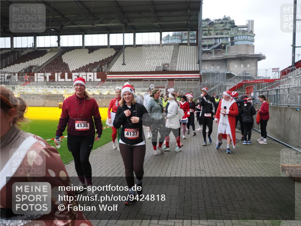 07.12.2025 - St. Pauli X-Mass-Run No. 15 Fabian Wolf http://msf.ph/oto/9424818 07.12.2025 12:09:16 Ziel 138, 775, 807, 1725, 1727, 2009, 3538, 3947, 3955, 3966, 4196, 4197, 4198, 4267, 4282, 4283 meine-sportfotos.de