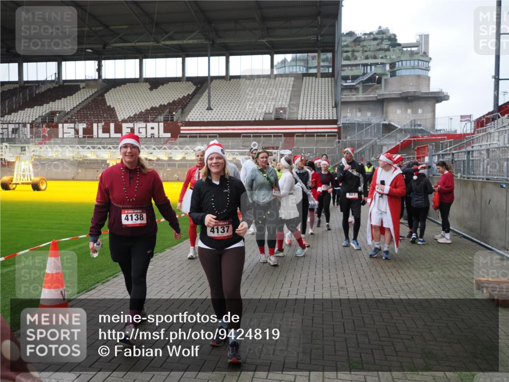 07.12.2025 - St. Pauli X-Mass-Run No. 15 Fabian Wolf http://msf.ph/oto/9424819 07.12.2025 12:09:16 Ziel 138, 775, 807, 1725, 1727, 2009, 3538, 3947, 3955, 3966, 4196, 4197, 4198, 4267, 4282, 4283 meine-sportfotos.de