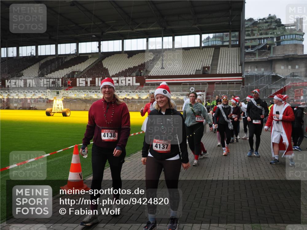 07.12.2025 - St. Pauli X-Mass-Run No. 15 Fabian Wolf http://msf.ph/oto/9424820 07.12.2025 12:09:17 Ziel 138, 1725, 1727, 2009, 3538, 3947, 3955, 3966, 4196, 4197, 4198, 4267, 4282, 4283 meine-sportfotos.de