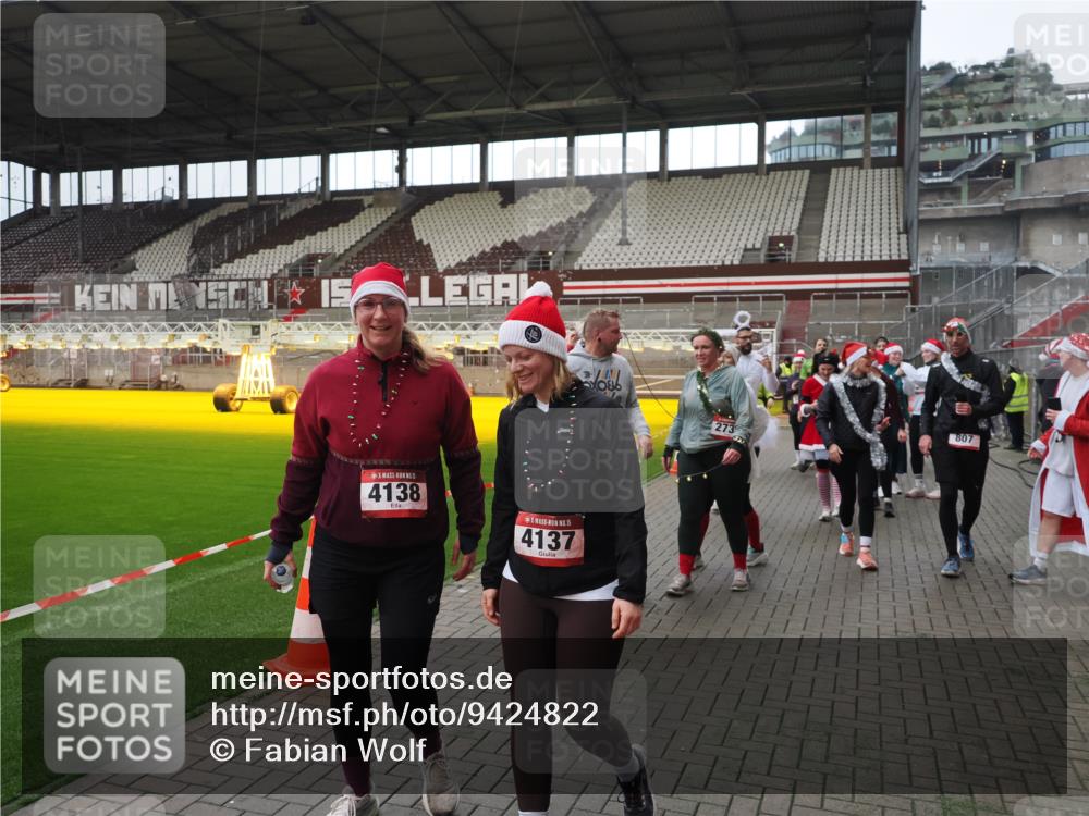 07.12.2025 - St. Pauli X-Mass-Run No. 15 Fabian Wolf http://msf.ph/oto/9424822 07.12.2025 12:09:17 Ziel 138, 1725, 1727, 2009, 3538, 3947, 3955, 3966, 4196, 4197, 4198, 4267, 4282, 4283 meine-sportfotos.de