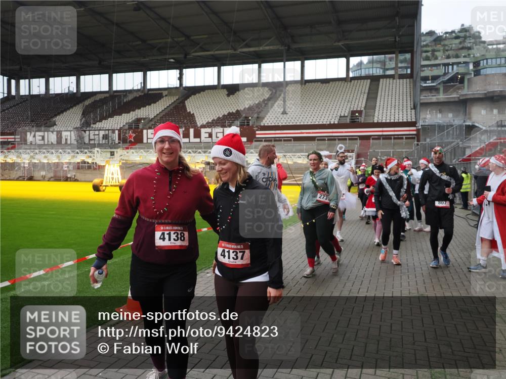 07.12.2025 - St. Pauli X-Mass-Run No. 15 Fabian Wolf http://msf.ph/oto/9424823 07.12.2025 12:09:17 Ziel 138, 1725, 1727, 2009, 3538, 3947, 3955, 3966, 4196, 4197, 4198, 4267, 4282, 4283 meine-sportfotos.de