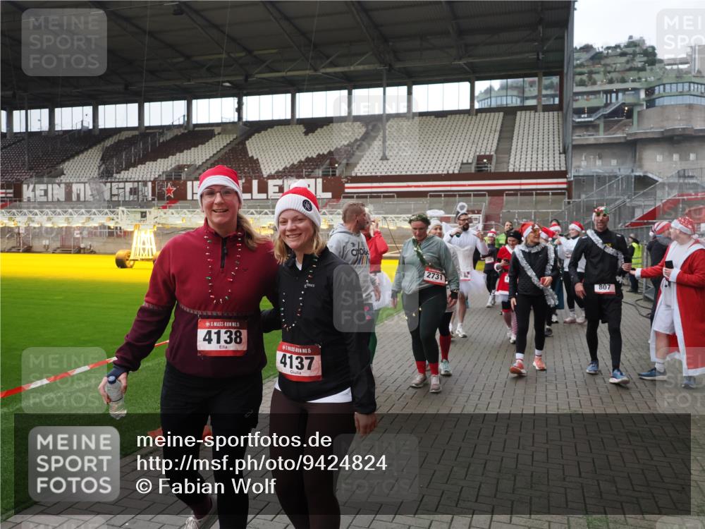 07.12.2025 - St. Pauli X-Mass-Run No. 15 Fabian Wolf http://msf.ph/oto/9424824 07.12.2025 12:09:18 Ziel 138, 1725, 1727, 2009, 3538, 3947, 3955, 3966, 4196, 4197, 4198, 4267, 4282, 4283 meine-sportfotos.de