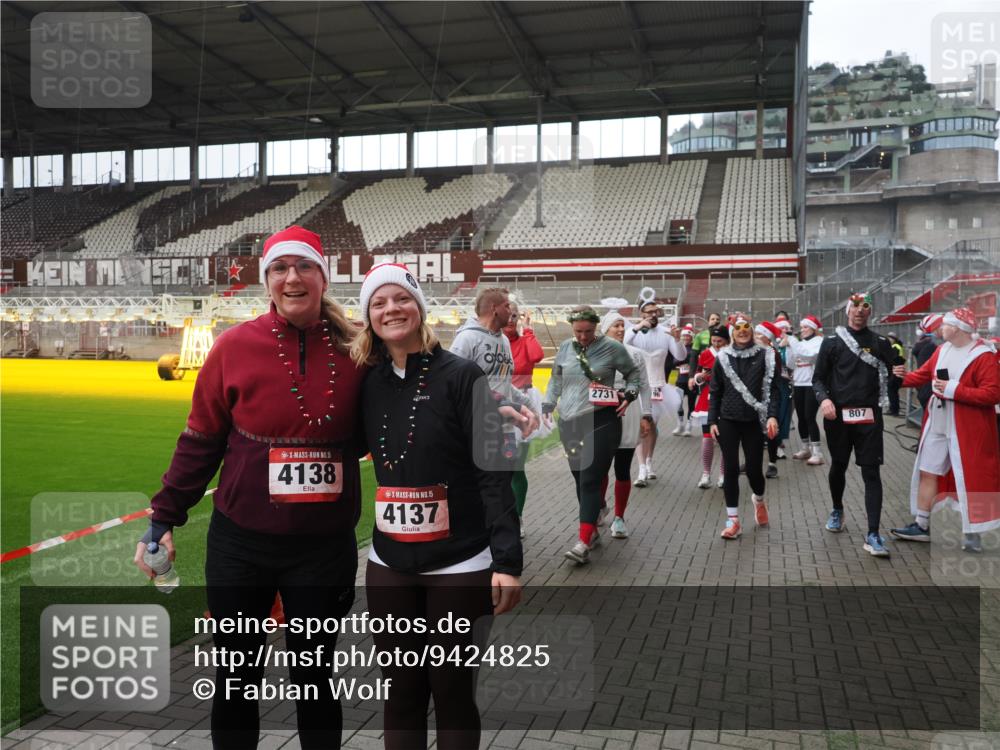 07.12.2025 - St. Pauli X-Mass-Run No. 15 Fabian Wolf http://msf.ph/oto/9424825 07.12.2025 12:09:18 Ziel 138, 1725, 1727, 2009, 3538, 3947, 3955, 3966, 4196, 4197, 4198, 4267, 4282, 4283 meine-sportfotos.de