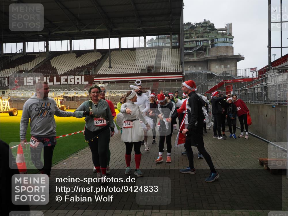 07.12.2025 - St. Pauli X-Mass-Run No. 15 Fabian Wolf http://msf.ph/oto/9424833 07.12.2025 12:09:21 Ziel 138, 1725, 1727, 2009, 3538, 3947, 3955, 3966, 4196, 4197, 4198, 4267, 4282, 4283 meine-sportfotos.de