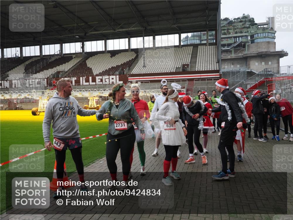 07.12.2025 - St. Pauli X-Mass-Run No. 15 Fabian Wolf http://msf.ph/oto/9424834 07.12.2025 12:09:22 Ziel 138, 1725, 1727, 2009, 3538, 3947, 3955, 3966, 4196, 4197, 4198, 4267, 4282, 4283 meine-sportfotos.de
