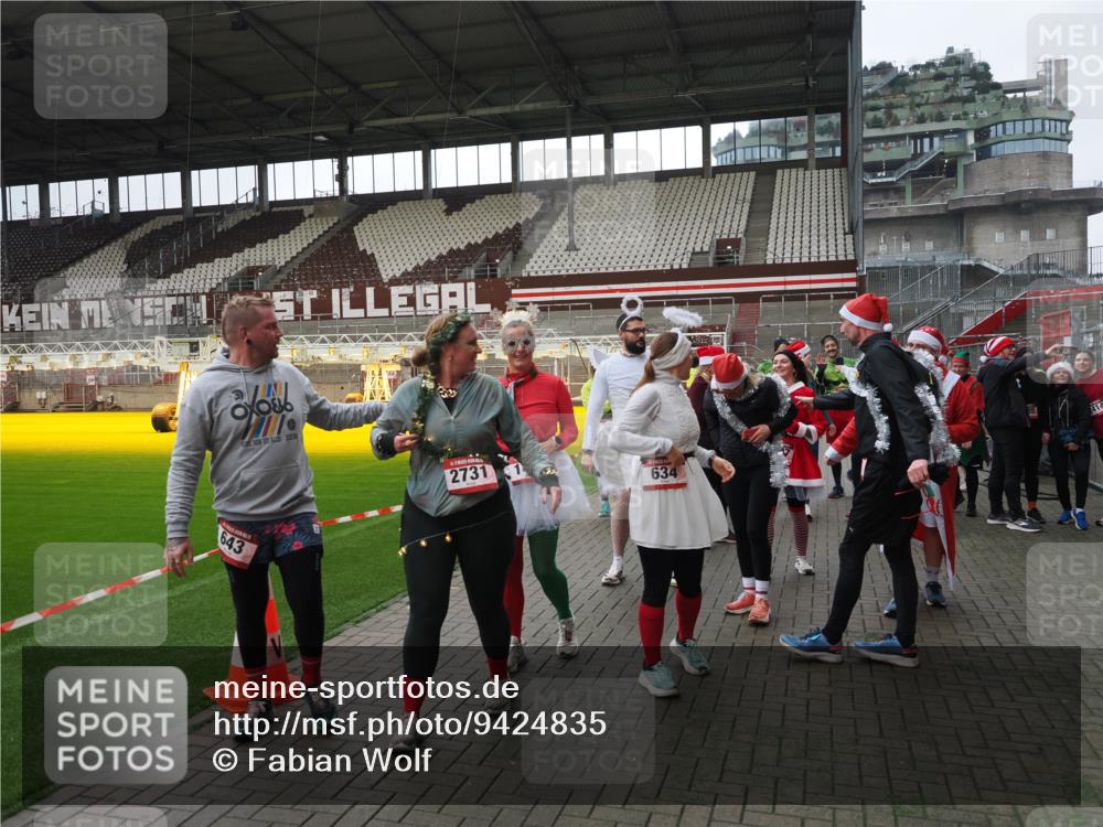 07.12.2025 - St. Pauli X-Mass-Run No. 15 Fabian Wolf http://msf.ph/oto/9424835 07.12.2025 12:09:22 Ziel 138, 1725, 1727, 2009, 3538, 3947, 3955, 3966, 4196, 4197, 4198, 4267, 4282, 4283 meine-sportfotos.de