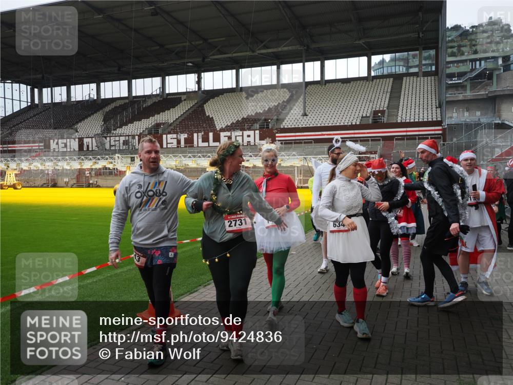 07.12.2025 - St. Pauli X-Mass-Run No. 15 Fabian Wolf http://msf.ph/oto/9424836 07.12.2025 12:09:22 Ziel 138, 1725, 1727, 2009, 3538, 3947, 3955, 3966, 4196, 4197, 4198, 4267, 4282, 4283 meine-sportfotos.de