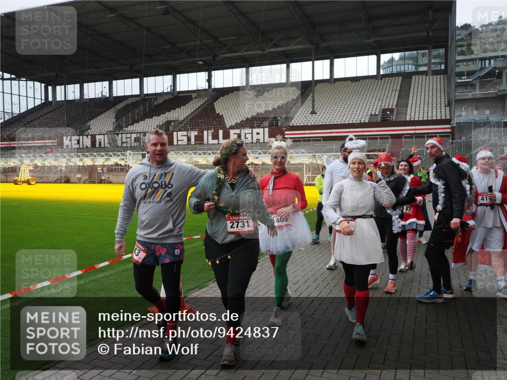 07.12.2025 - St. Pauli X-Mass-Run No. 15 Fabian Wolf http://msf.ph/oto/9424837 07.12.2025 12:09:22 Ziel 138, 1725, 1727, 2009, 3538, 3947, 3955, 3966, 4196, 4197, 4198, 4267, 4282, 4283 meine-sportfotos.de