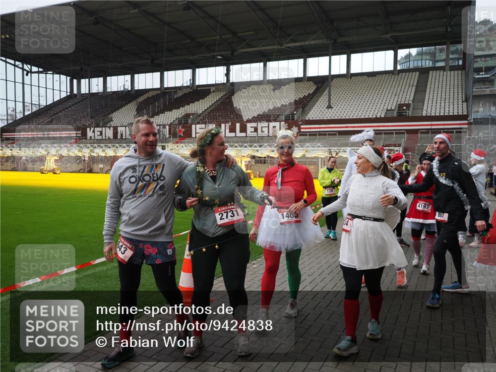 07.12.2025 - St. Pauli X-Mass-Run No. 15 Fabian Wolf http://msf.ph/oto/9424838 07.12.2025 12:09:23 Ziel 138, 1725, 1727, 2009, 3538, 3947, 3955, 3966, 4196, 4197, 4198, 4267, 4282, 4283 meine-sportfotos.de