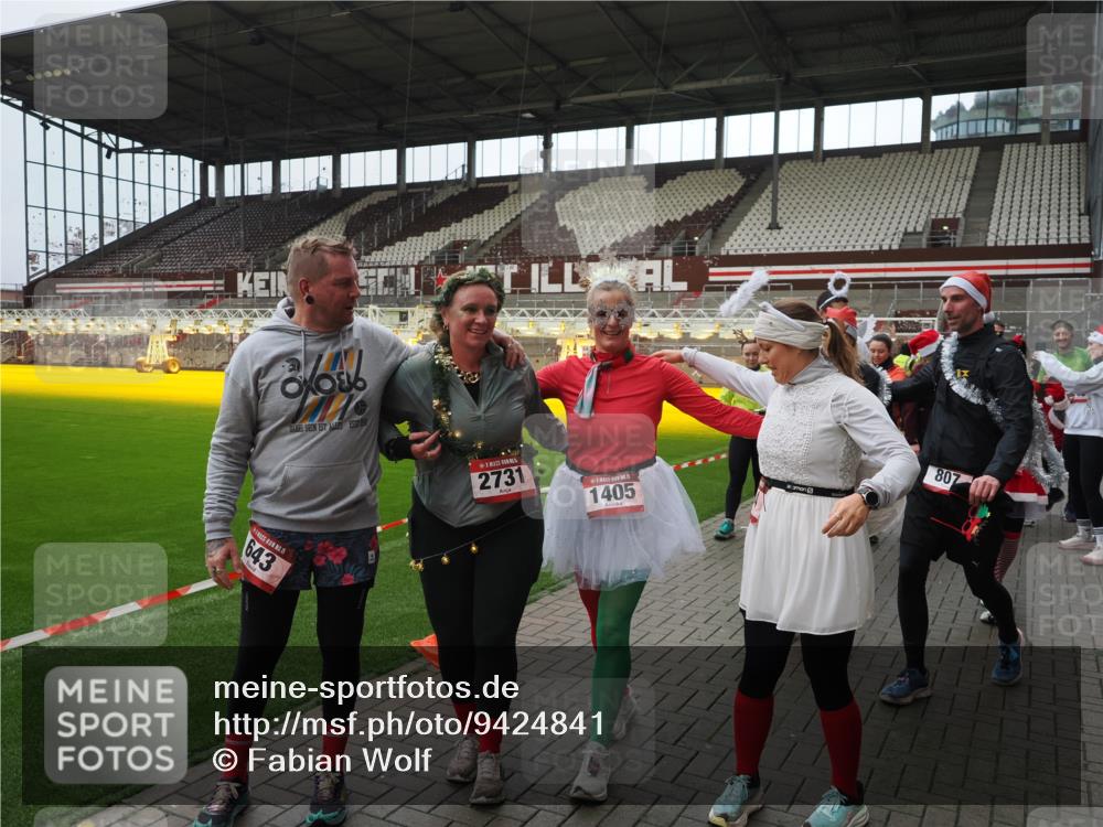 07.12.2025 - St. Pauli X-Mass-Run No. 15 Fabian Wolf http://msf.ph/oto/9424841 07.12.2025 12:09:24 Ziel 138, 1725, 1727, 2009, 3538, 3947, 3955, 3966, 4196, 4197, 4198, 4267, 4282, 4283, 4313, 4315 meine-sportfotos.de