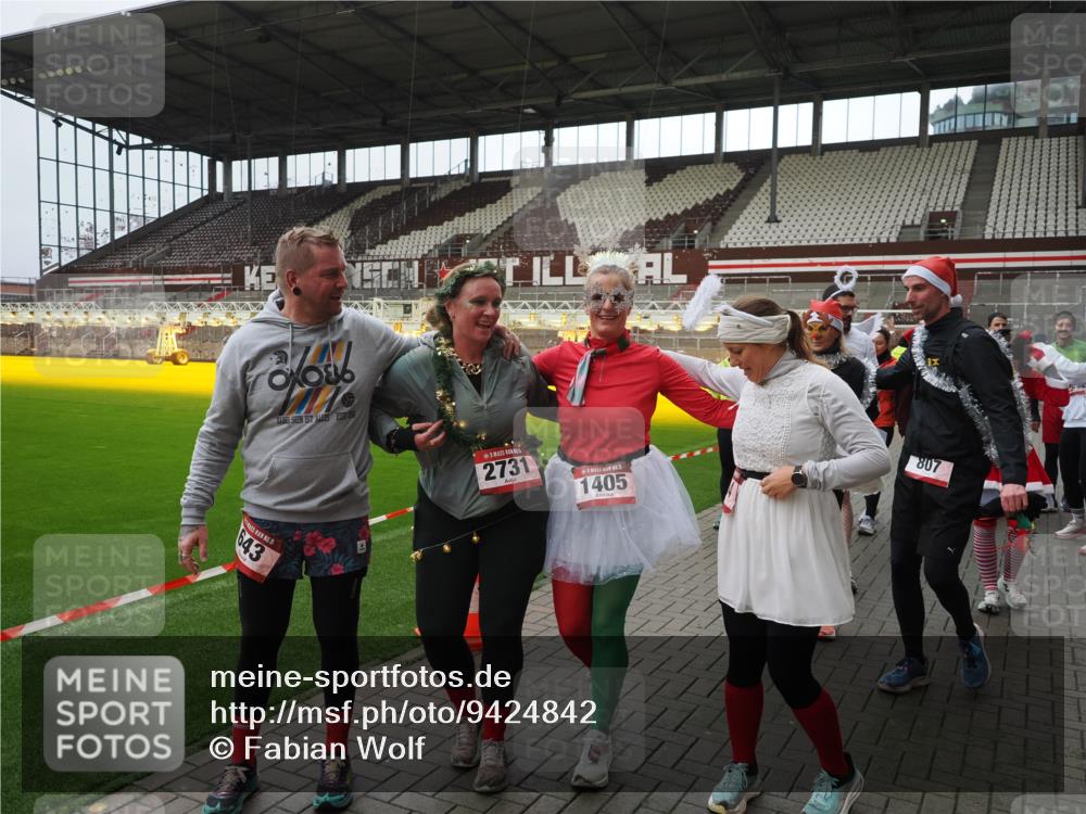 07.12.2025 - St. Pauli X-Mass-Run No. 15 Fabian Wolf http://msf.ph/oto/9424842 07.12.2025 12:09:24 Ziel 138, 1725, 1727, 2009, 3538, 3947, 3955, 3966, 4196, 4197, 4198, 4267, 4282, 4283, 4313, 4315 meine-sportfotos.de