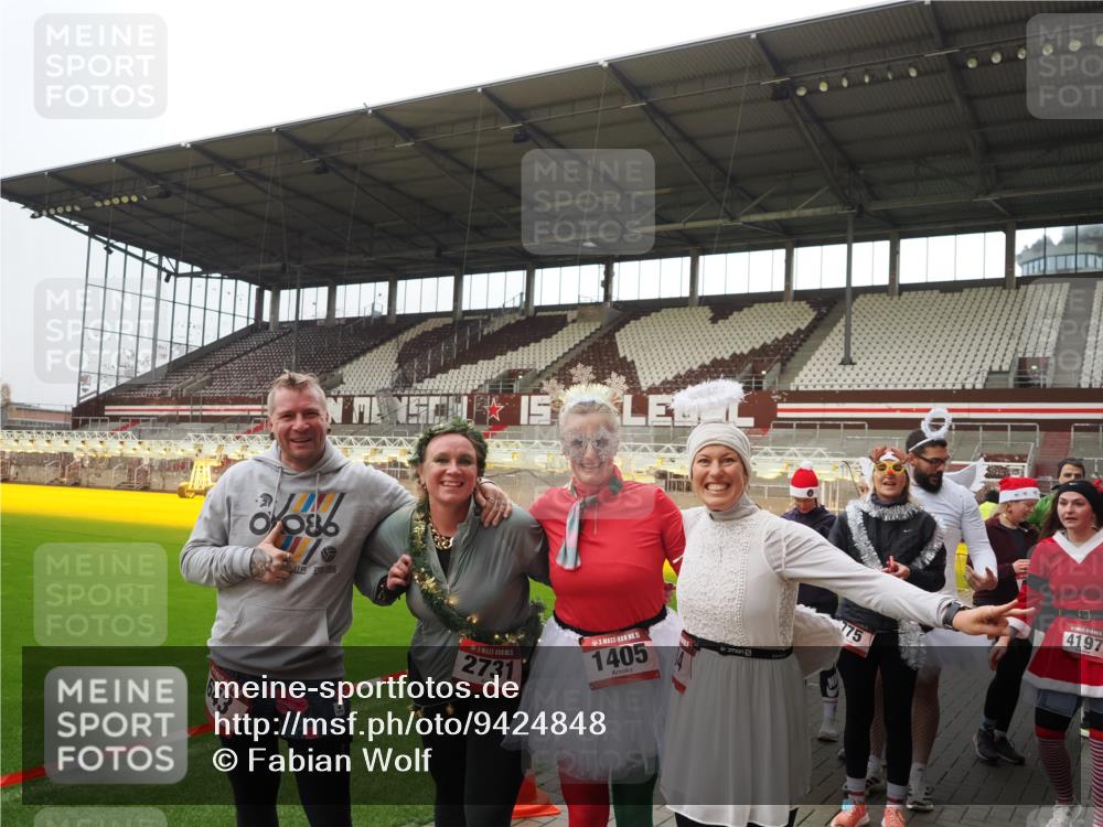 07.12.2025 - St. Pauli X-Mass-Run No. 15 Fabian Wolf http://msf.ph/oto/9424848 07.12.2025 12:09:29 Ziel 138, 1725, 1727, 2009, 3538, 3947, 3955, 3966, 4267, 4313, 4315 meine-sportfotos.de