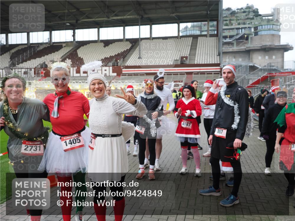 07.12.2025 - St. Pauli X-Mass-Run No. 15 Fabian Wolf http://msf.ph/oto/9424849 07.12.2025 12:09:29 Ziel 138, 1725, 1727, 2009, 3538, 3947, 3955, 3966, 4267, 4313, 4315 meine-sportfotos.de