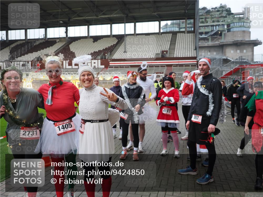 07.12.2025 - St. Pauli X-Mass-Run No. 15 Fabian Wolf http://msf.ph/oto/9424850 07.12.2025 12:09:30 Ziel 138, 1725, 1727, 2009, 3538, 3955, 4313, 4315 meine-sportfotos.de