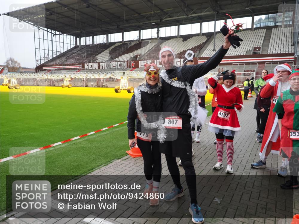 07.12.2025 - St. Pauli X-Mass-Run No. 15 Fabian Wolf http://msf.ph/oto/9424860 07.12.2025 12:09:35 Ziel 4313, 4315 meine-sportfotos.de