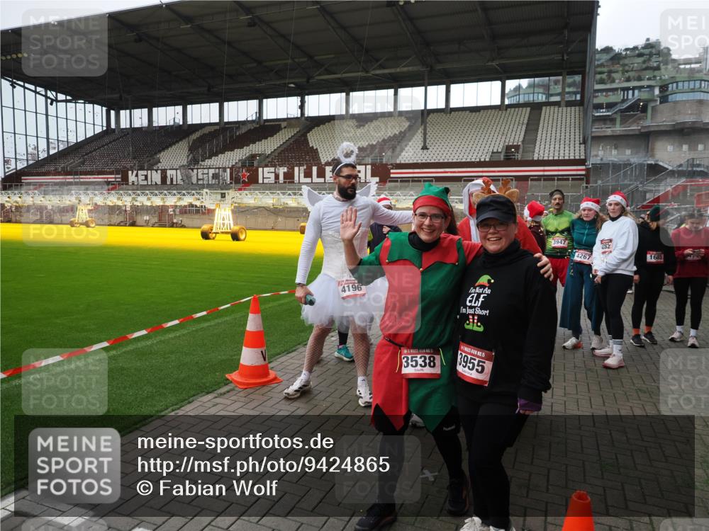07.12.2025 - St. Pauli X-Mass-Run No. 15 Fabian Wolf http://msf.ph/oto/9424865 07.12.2025 12:09:38 Ziel 1494, 4313, 4315 meine-sportfotos.de
