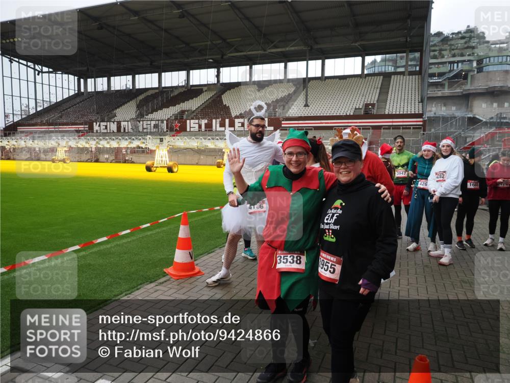 07.12.2025 - St. Pauli X-Mass-Run No. 15 Fabian Wolf http://msf.ph/oto/9424866 07.12.2025 12:09:38 Ziel 1494, 4313, 4315 meine-sportfotos.de