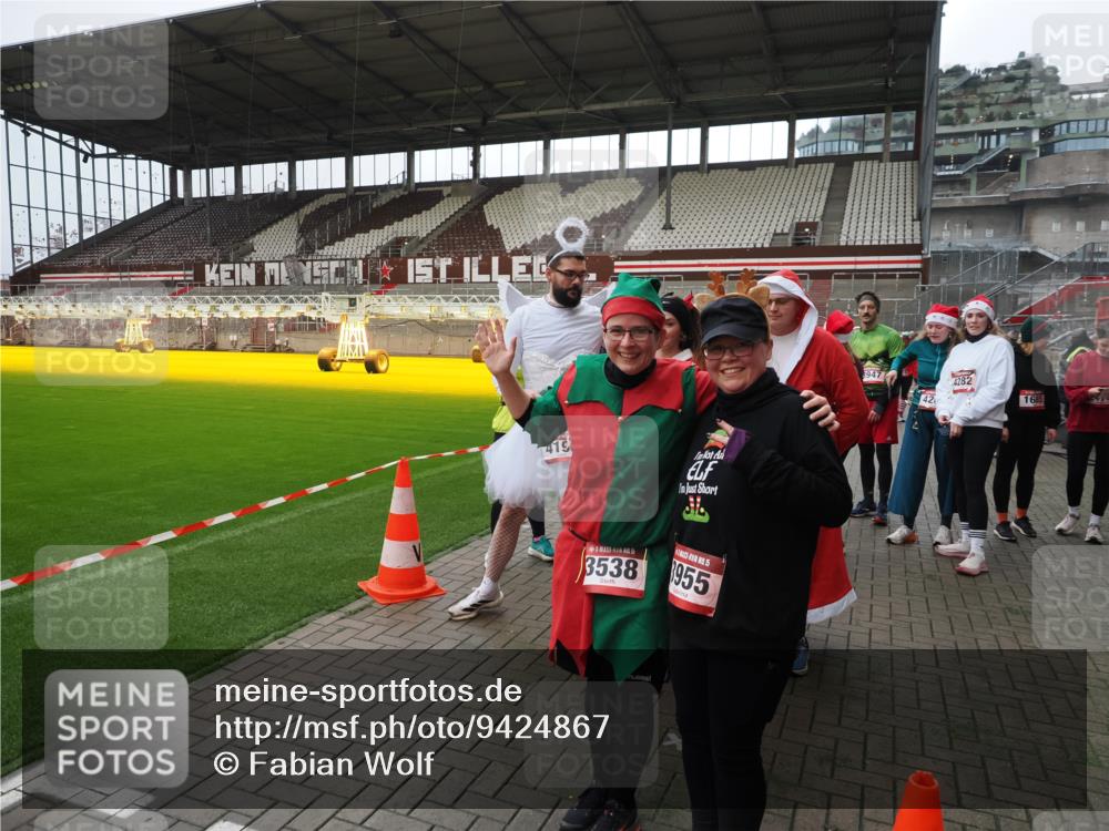 07.12.2025 - St. Pauli X-Mass-Run No. 15 Fabian Wolf http://msf.ph/oto/9424867 07.12.2025 12:09:38 Ziel 1494, 4313, 4315 meine-sportfotos.de