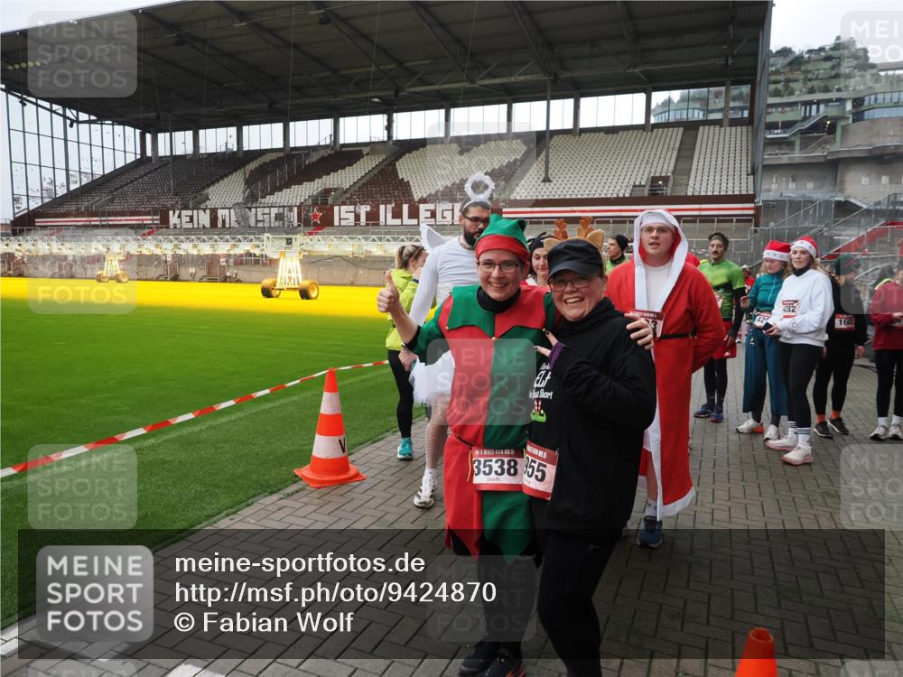 07.12.2025 - St. Pauli X-Mass-Run No. 15 Fabian Wolf http://msf.ph/oto/9424870 07.12.2025 12:09:39 Ziel 1494, 4313, 4315 meine-sportfotos.de