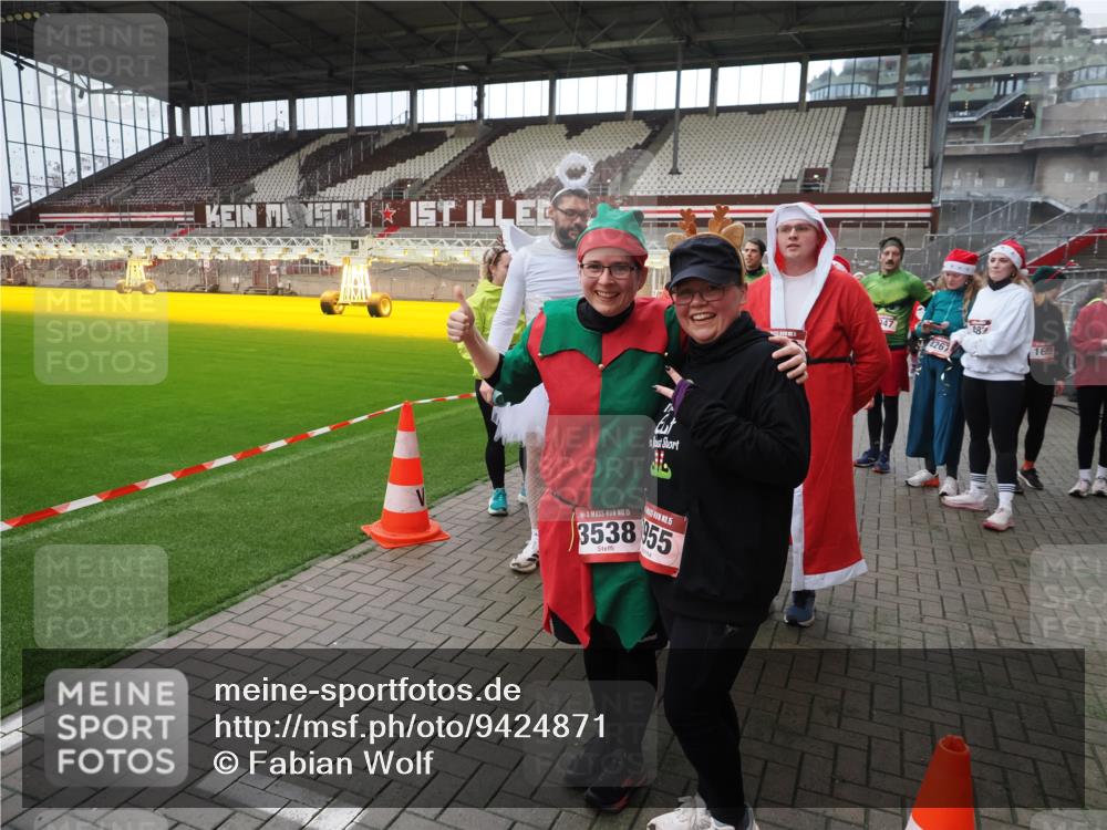07.12.2025 - St. Pauli X-Mass-Run No. 15 Fabian Wolf http://msf.ph/oto/9424871 07.12.2025 12:09:39 Ziel 1494, 4313, 4315 meine-sportfotos.de