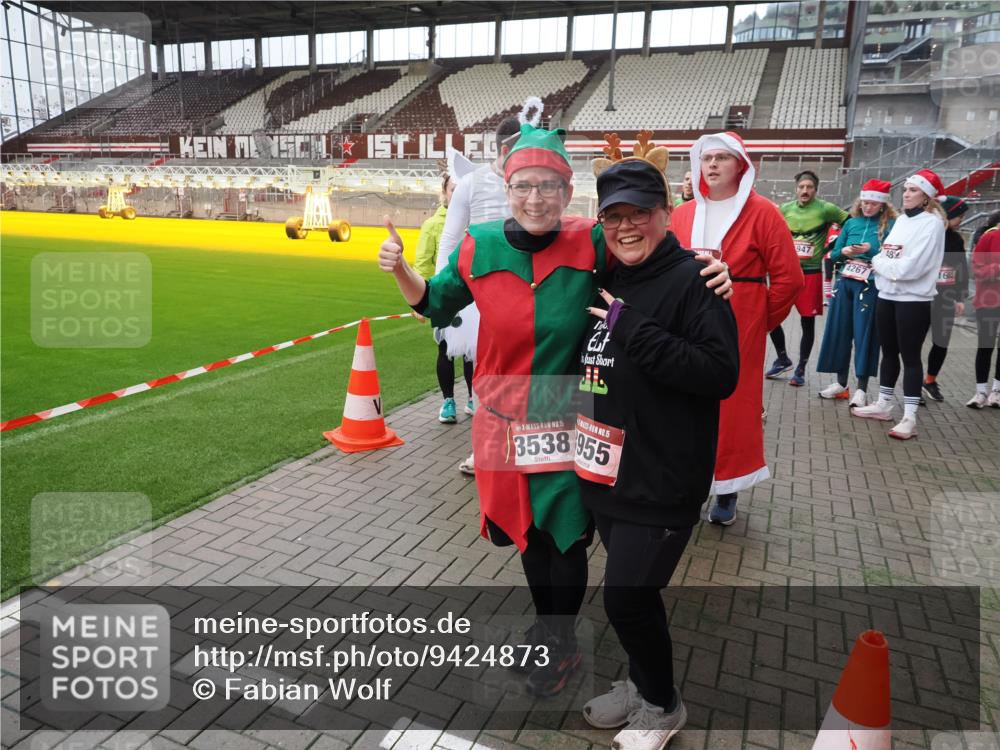 07.12.2025 - St. Pauli X-Mass-Run No. 15 Fabian Wolf http://msf.ph/oto/9424873 07.12.2025 12:09:40 Ziel 1494, 4313, 4315 meine-sportfotos.de