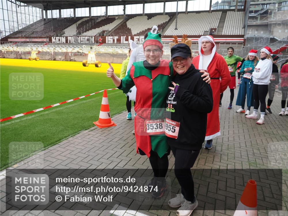 07.12.2025 - St. Pauli X-Mass-Run No. 15 Fabian Wolf http://msf.ph/oto/9424874 07.12.2025 12:09:40 Ziel 1494, 4313, 4315 meine-sportfotos.de
