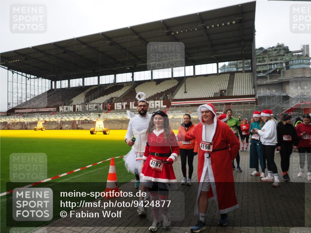 07.12.2025 - St. Pauli X-Mass-Run No. 15 Fabian Wolf http://msf.ph/oto/9424877 07.12.2025 12:09:42 Ziel 830, 1494, 4313, 4315 meine-sportfotos.de