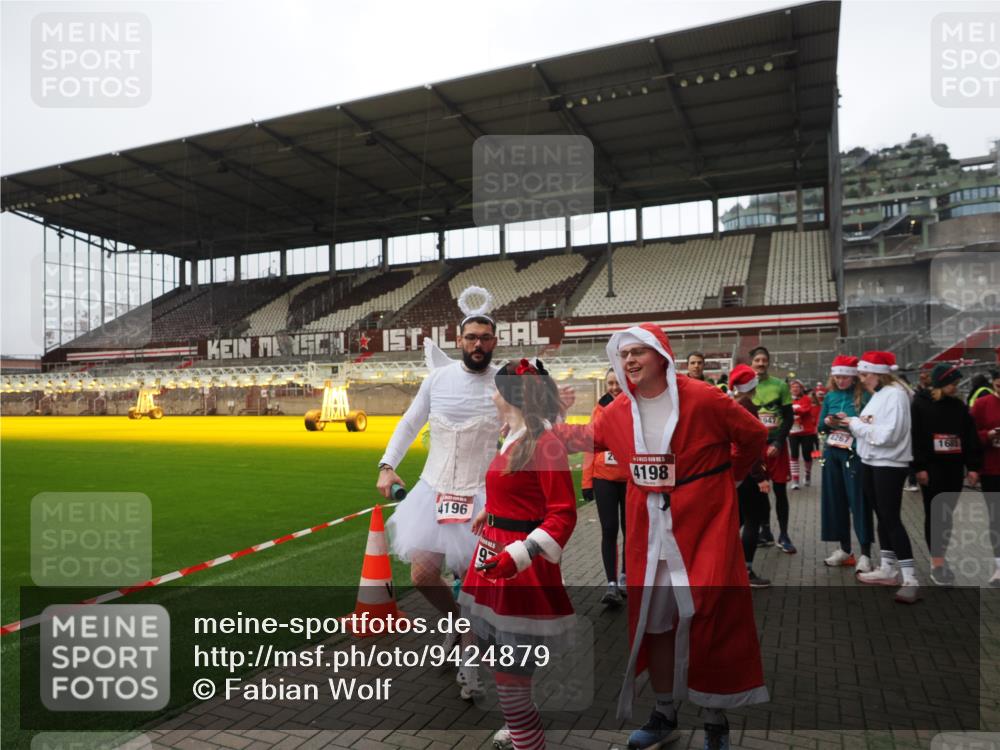 07.12.2025 - St. Pauli X-Mass-Run No. 15 Fabian Wolf http://msf.ph/oto/9424879 07.12.2025 12:09:42 Ziel 830, 1494, 4313, 4315 meine-sportfotos.de